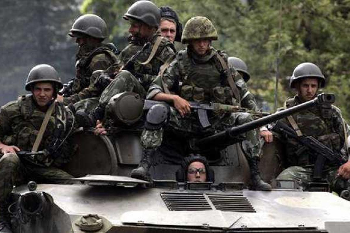 На Луганщине БМП наехала на взрывчатку, двое бойцов тяжело ранены