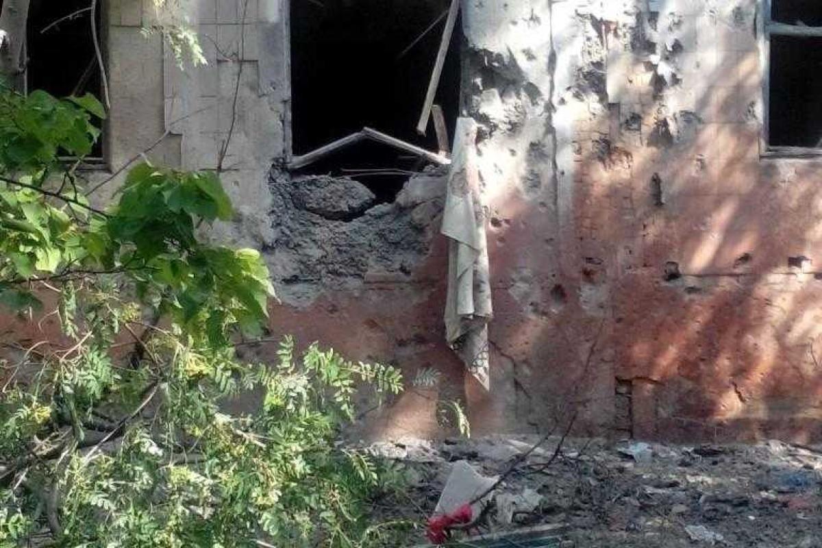 В разрушенном доме в Горловке нашли мужчину с оторванной ногой