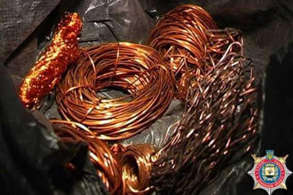 Двое мариупольцев совершили 15 краж телефонного кабеля