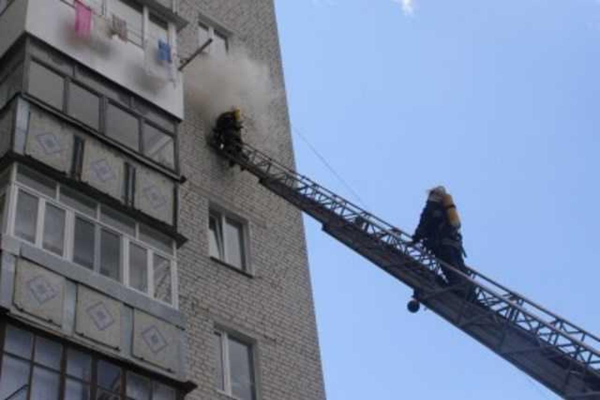 Огнеборцы Житомирщины ликвидировали возгорание в многоэтажке Огнеборцы Житомирщины ликвидировали возгорание в многоэтажке