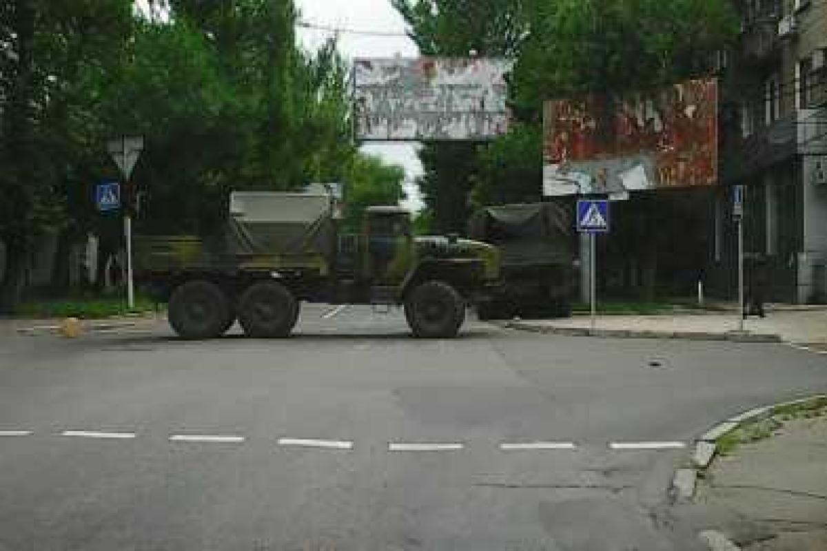 В центре Донецка «Урал» с террористами «ДНР» протаранил автомобиль - один человек погиб В центре Донецка «Урал» с террористами «ДНР» протаранил автомобиль - один человек погиб