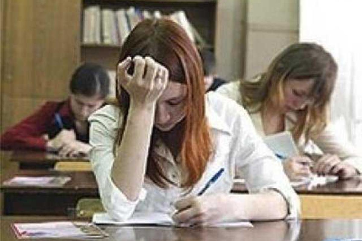 Донецкие школьники, несмотря на боевые действия, сдают экзамены