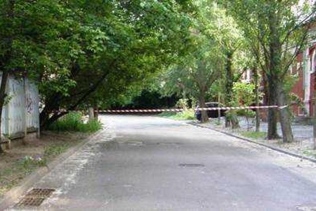 В Киеве прохожий обнаружил на улице взрывоопасные предметы В Киеве прохожий обнаружил на улице взрывоопасные предметы