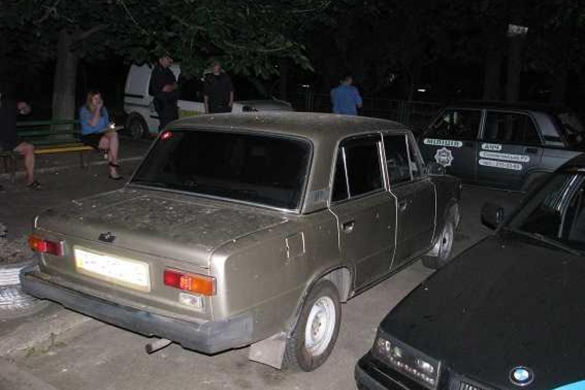 Пьяный киевлянин "заминировал" автомобиль  Пьяный киевлянин "заминировал" автомобиль