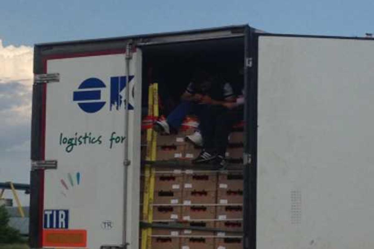 На Буковине иностранцы едва не замезли в холодильном прицепе авто 