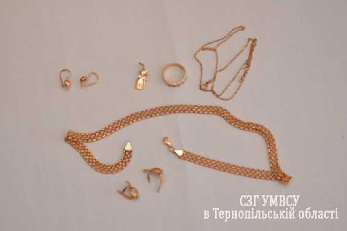 В Тернополе няня продала золото хозяев на 73 тыс грн В Тернополе няня продала золото хозяев на 73 тыс грн