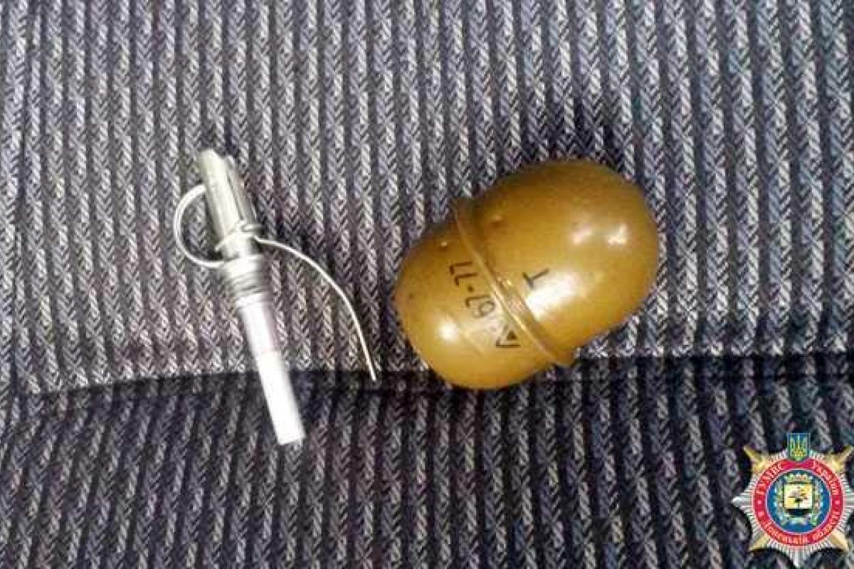 У мариупольца, подозреваемого в совершении разбойного нападения, изъяли гранату 