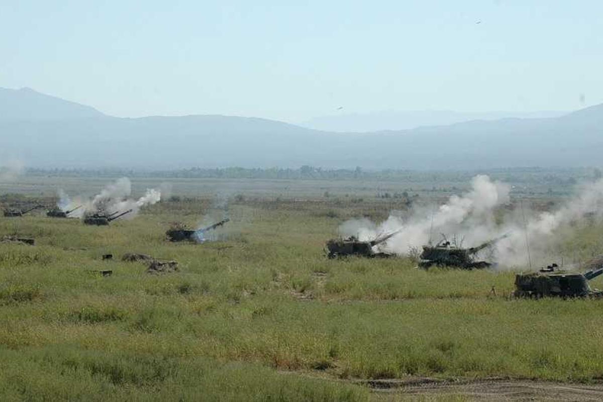 К Станице Луганской боевики перебросили мотострелковый батальон с двумя ротами танков