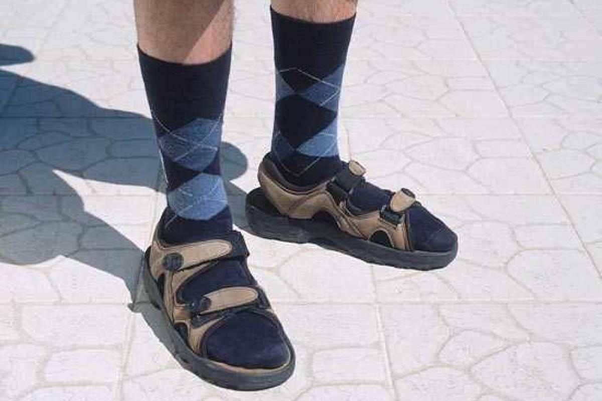 В Киеве на парад выйдут люди, которые одевают носки под сандалии В Киеве на парад выйдут люди, которые одевают носки под сандалии