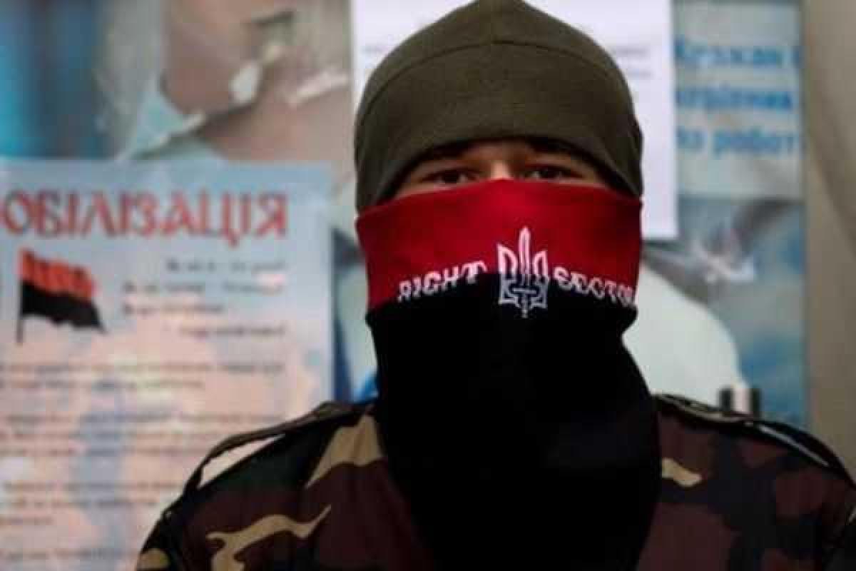 Бойцов ДУК "Правый сектор" срочно призывают стать на учет в своих батальонах Бойцов ДУК "Правый сектор" срочно призывают стать на учет в своих батальонах