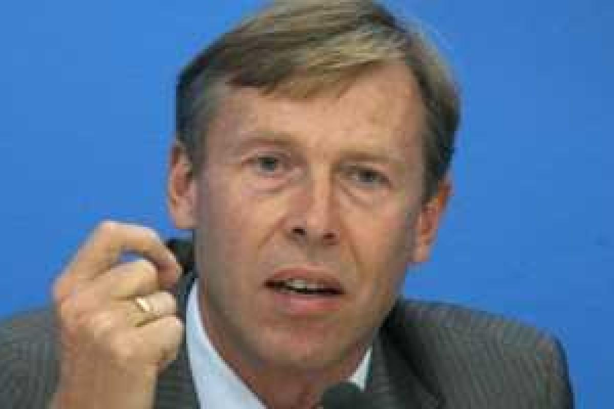 Каждую неделю на Донбасс прибывает более 10 тысяч российских военнослужащих Каждую неделю на Донбасс прибывает более 10 тысяч российских военнослужащих