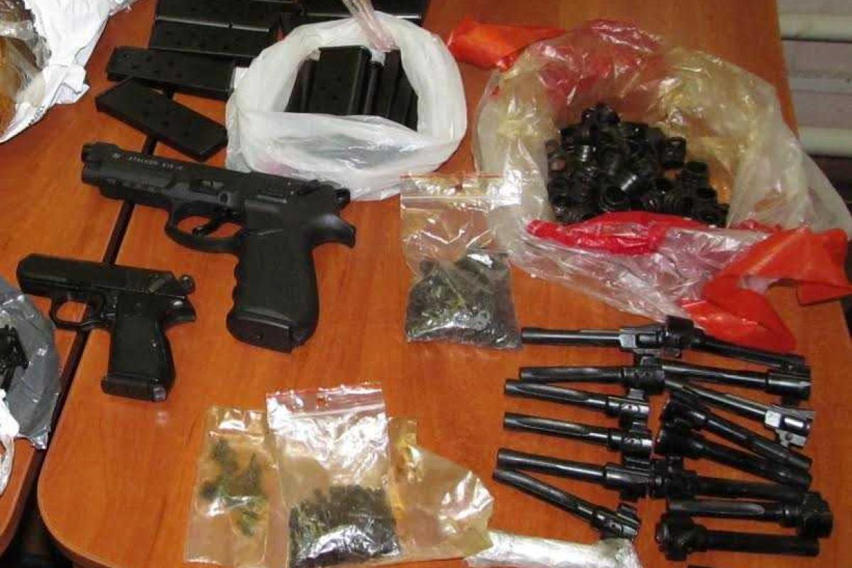 Через таможенный пост «Гоптовка» мать с дочерью пытались провезти оружие