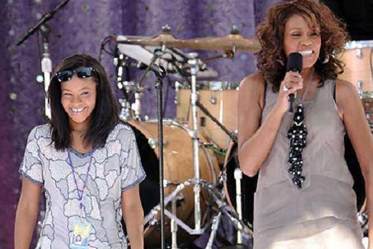 Стала известна причина смерти дочери Уитни Хьюстон Стала известна причина смерти дочери Уитни Хьюстон