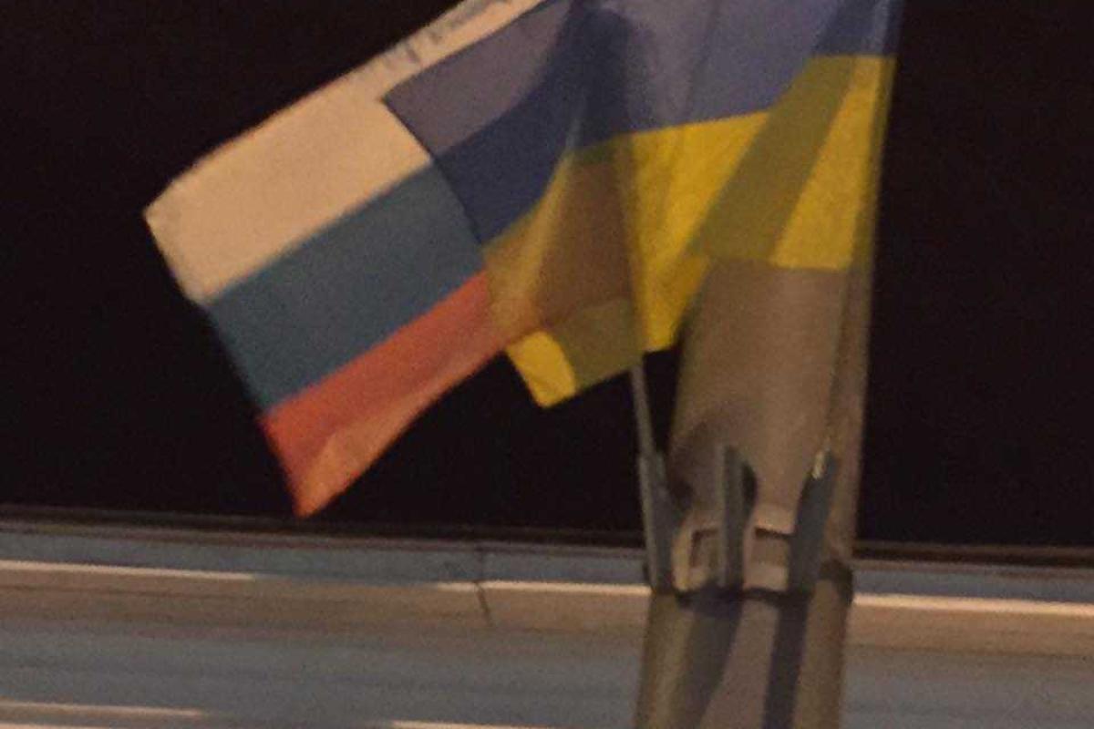 Сегодня ночью неизвестные повредили полтора десятка флагов Республики Болгарии, приняв их за флаги РФ Сегодня ночью неизвестные повредили полтора десятка флагов Республики Болгарии, приняв их за флаги РФ