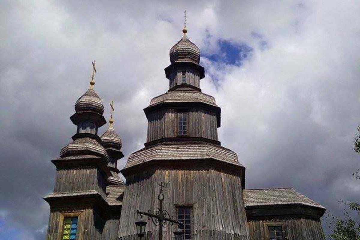 Корбан сейчас спокоен и молится в церкви Корбан сейчас спокоен и молится в церкви