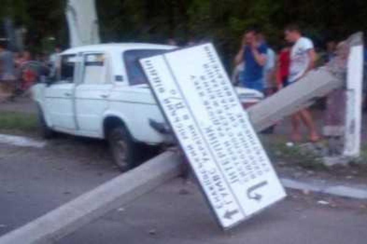 В Енакиево пьяный боевик с подругой ставил без света целый район В Енакиево пьяный боевик с подругой ставил без света целый район