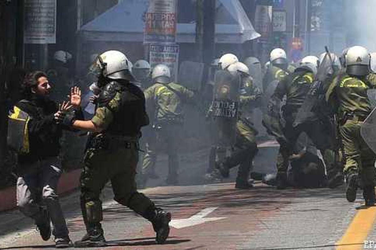 В Греции начались столкновения митингующих с полицией