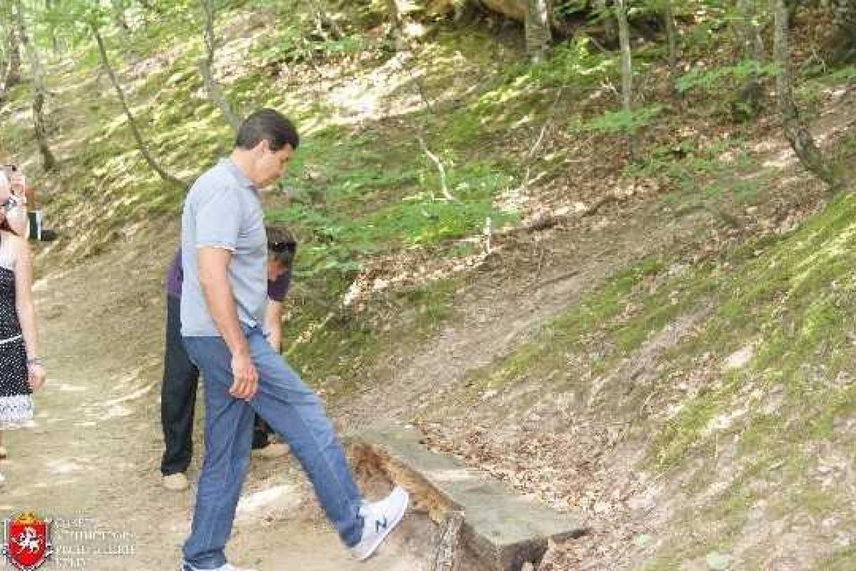 Крым встречает редких туристов мусором и риском для здоровья Крым встречает редких туристов мусором и риском для здоровья