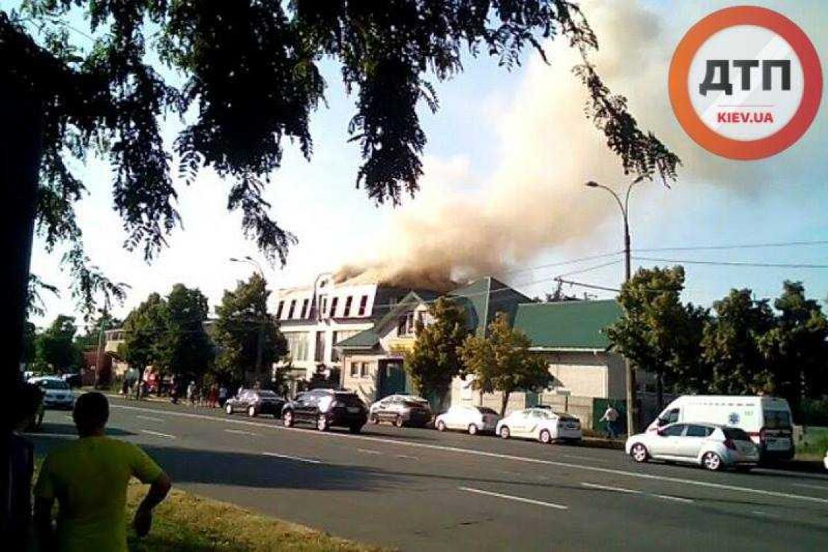 В Киеве потужили пожар в офисном здании В Киеве потужили пожар в офисном здании