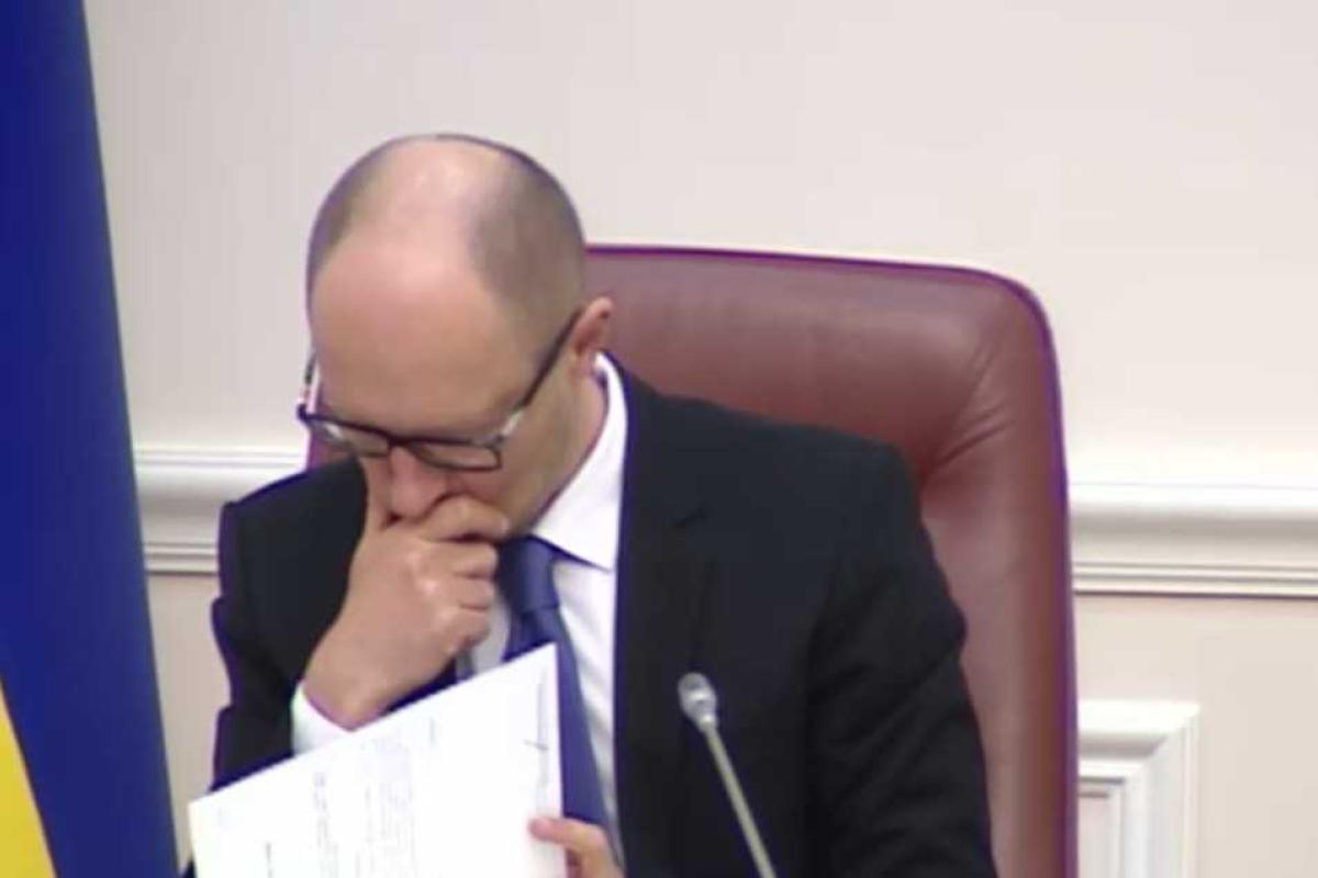 Яценюк требует уволить всю вертикаль Закарпатской таможни