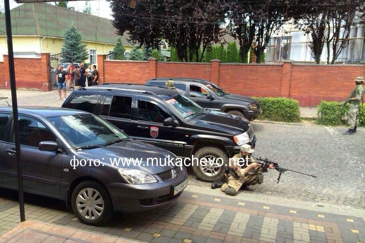 МВД: В числе погибших в результате перестрелки в Мукачево - один гражданский МВД: В числе погибших в результате перестрелки в Мукачево - один гражданский