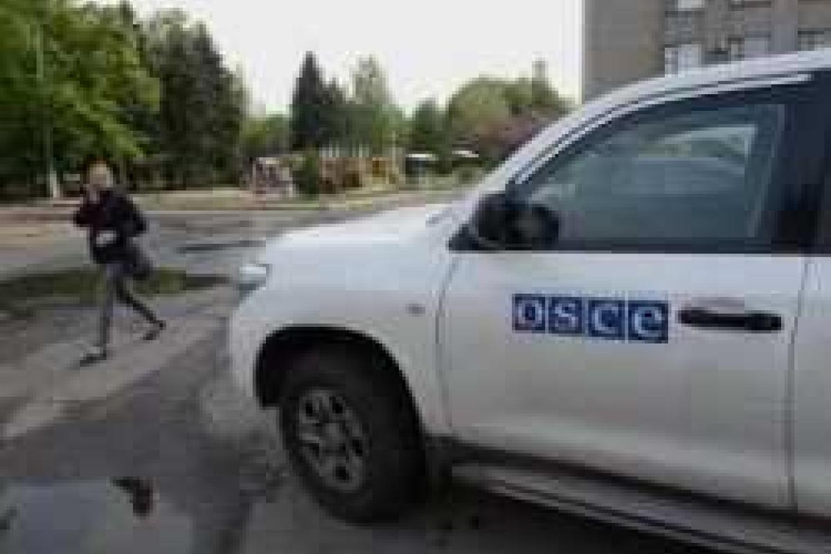 Патруль миссии ОБСЕ тщательно обыскали боевики "ДНР"