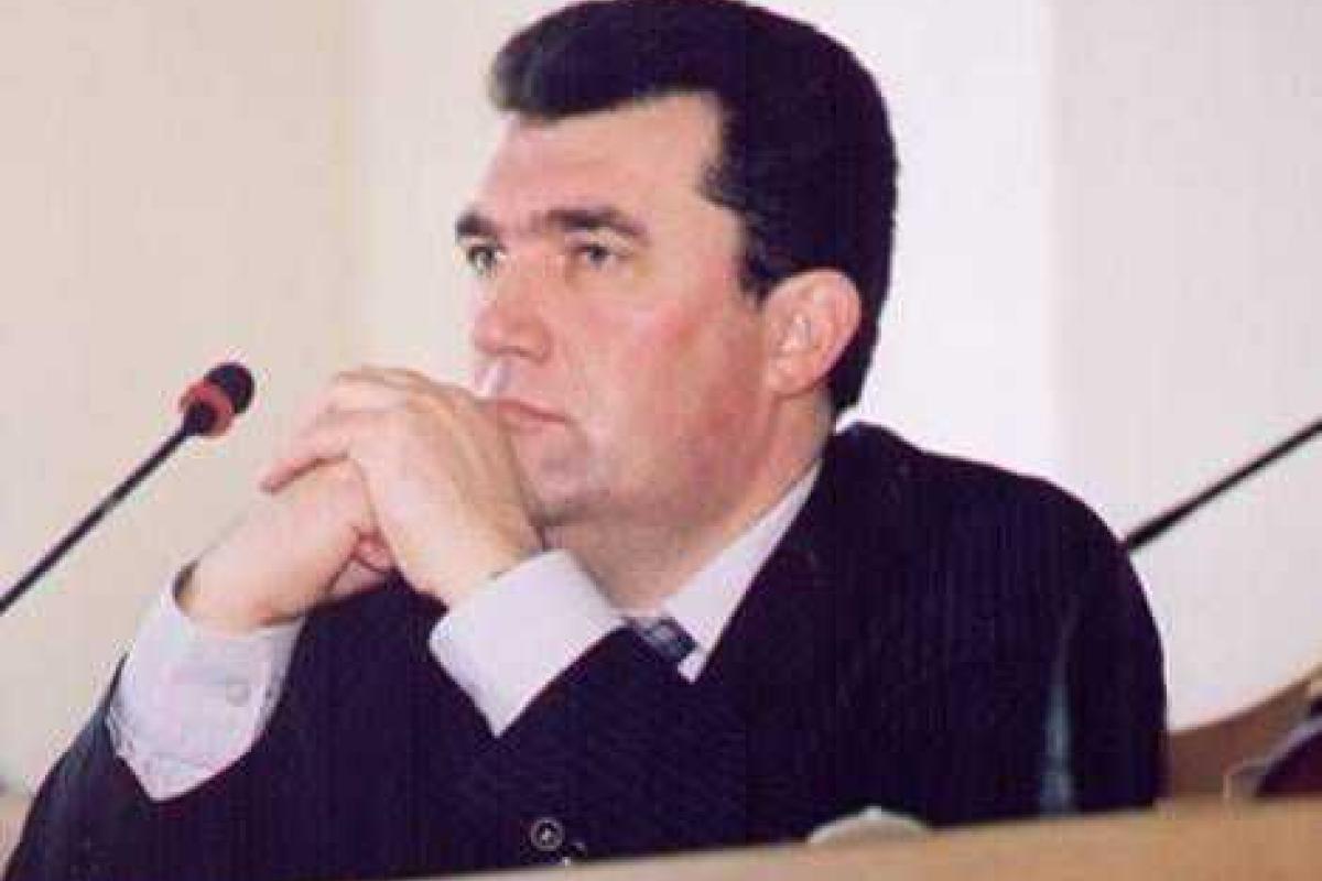 Должность главы Луганской ОГА Порошенко предлагал известному предпринимателю Должность главы Луганской ОГА Порошенко предлагал известному предпринимателю