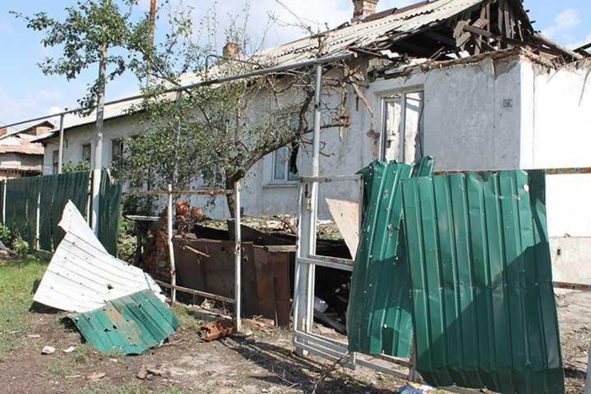 Последствия вечернего артобстрела Горловки: один мирный житель госпитализирован, повреждены 6 домов