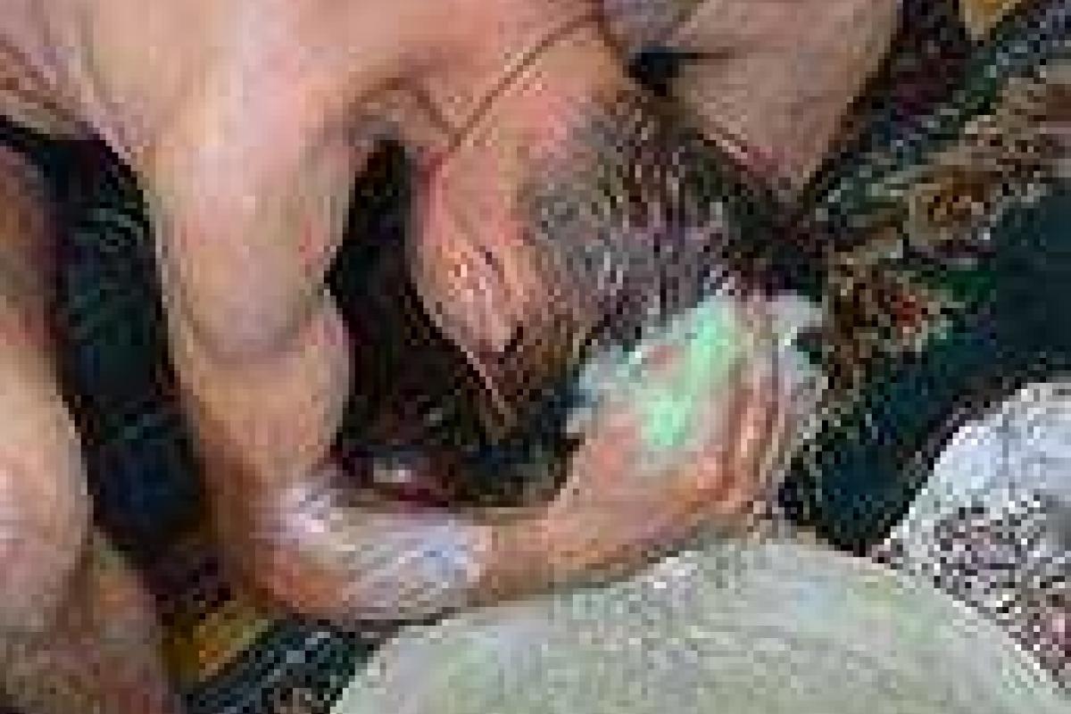 В Луцке мужчина помылся в тазике прямо в горсовете