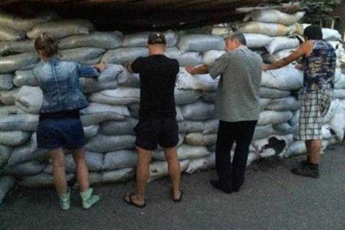 СБУ не пропустила в «ЛНР» автобус с продуктами и косметикой СБУ не пропустила в «ЛНР» автобус с продуктами и косметикой