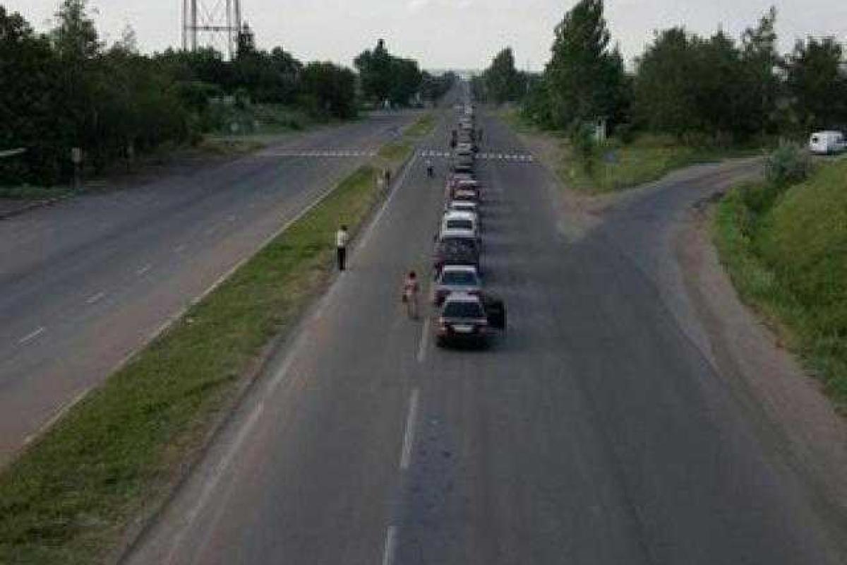 На блокпосту под Волновахой огромная пробка: сегодня смогут выехать не все На блокпосту под Волновахой огромная пробка: сегодня смогут выехать не все