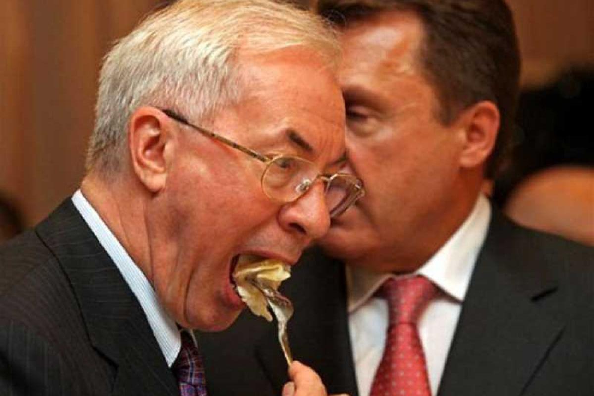 Азаров до сих пор имеет украинское гражданство Азаров до сих пор имеет украинское гражданство