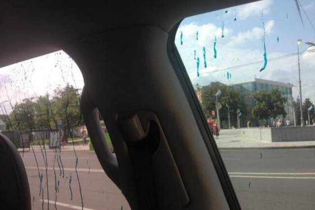 Машину харьковского депутата Лесика залили зеленкой