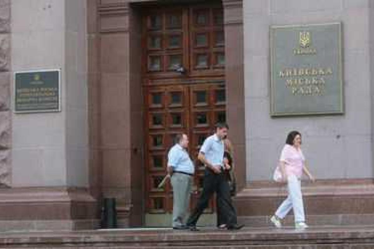 Киеврада отобрала землю у трех застройщиков Киеврада отобрала землю у трех застройщиков