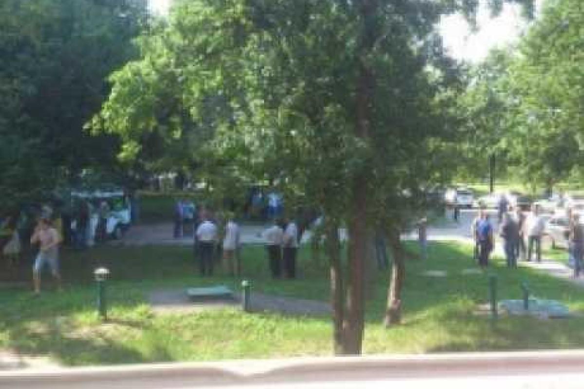 Кровавый расстрел инкассаторов в Харькове: видео с места трагедии Кровавый расстрел инкассаторов в Харькове: видео с места трагедии