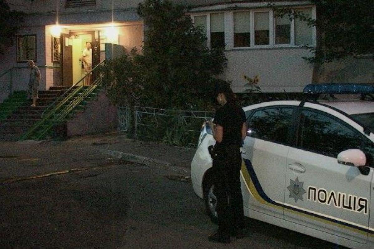 В Киеве священнику прострелили голову прямо возле квартиры В Киеве священнику прострелили голову прямо возле квартиры