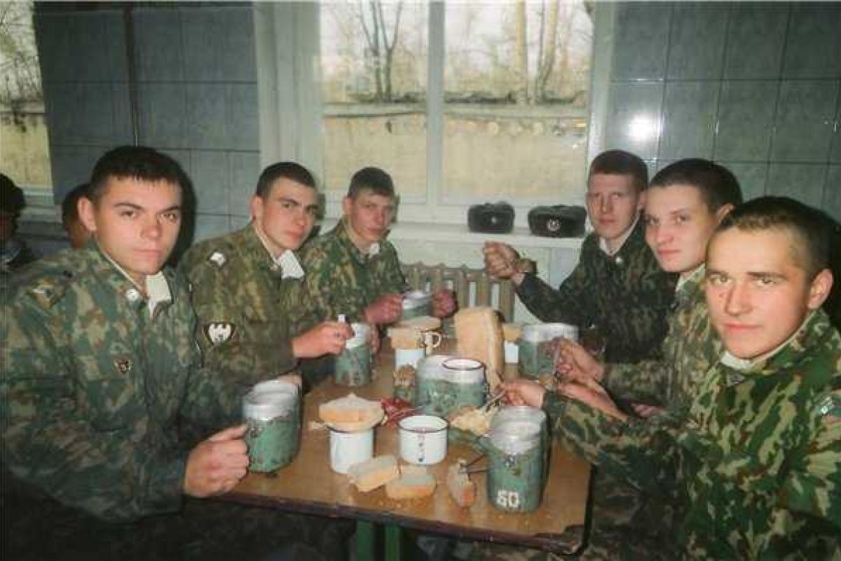 Российских солдат будут пускать в столовые по отпечаткам пальцев Российских солдат будут пускать в столовые по отпечаткам пальцев