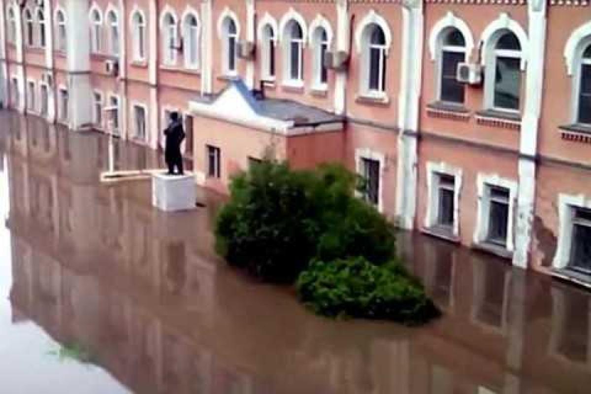 В сеть попало видео, как фекалии затопили российский город Пермь