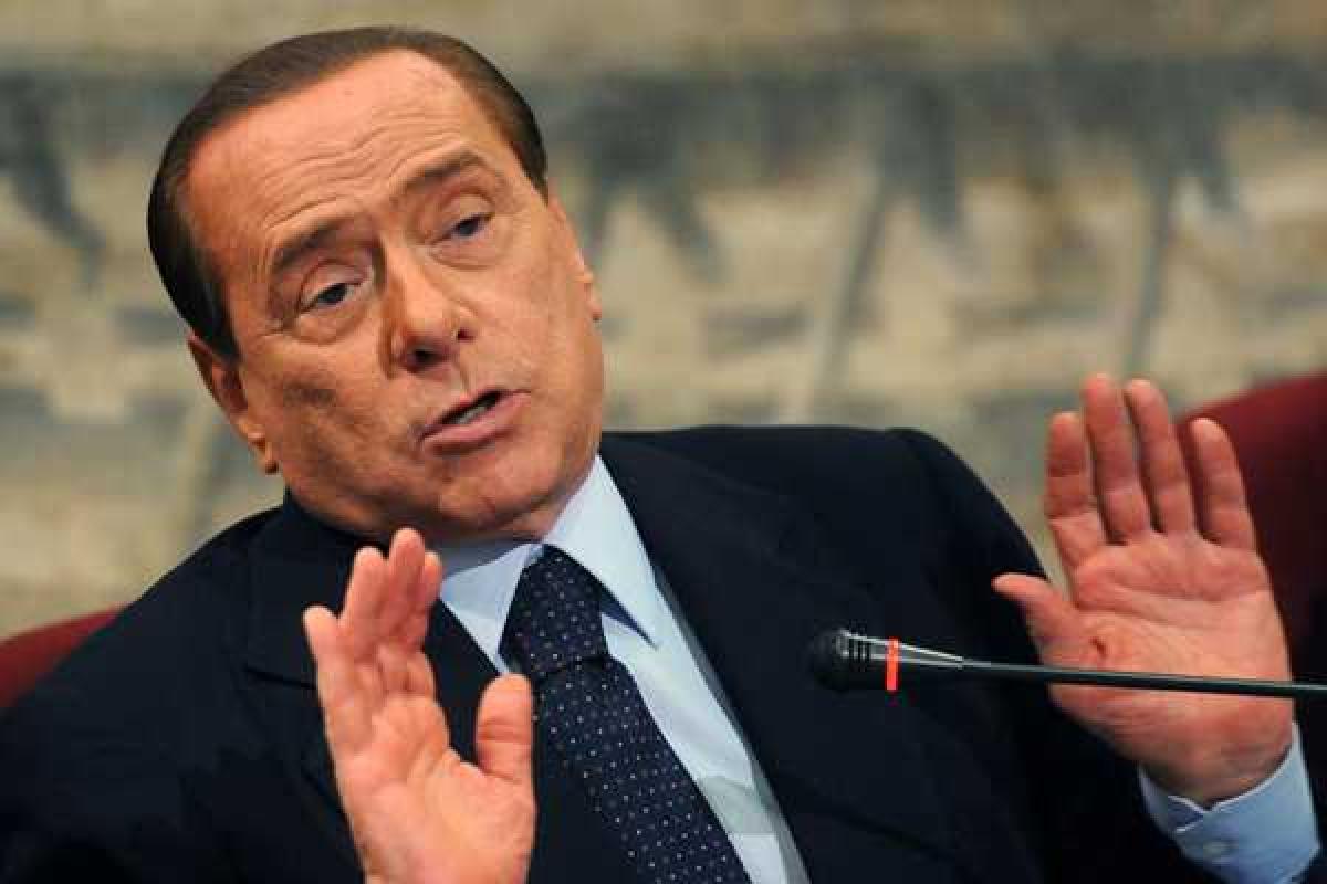Берлускони пошутил насчет предложения российского гражданства и должности министра