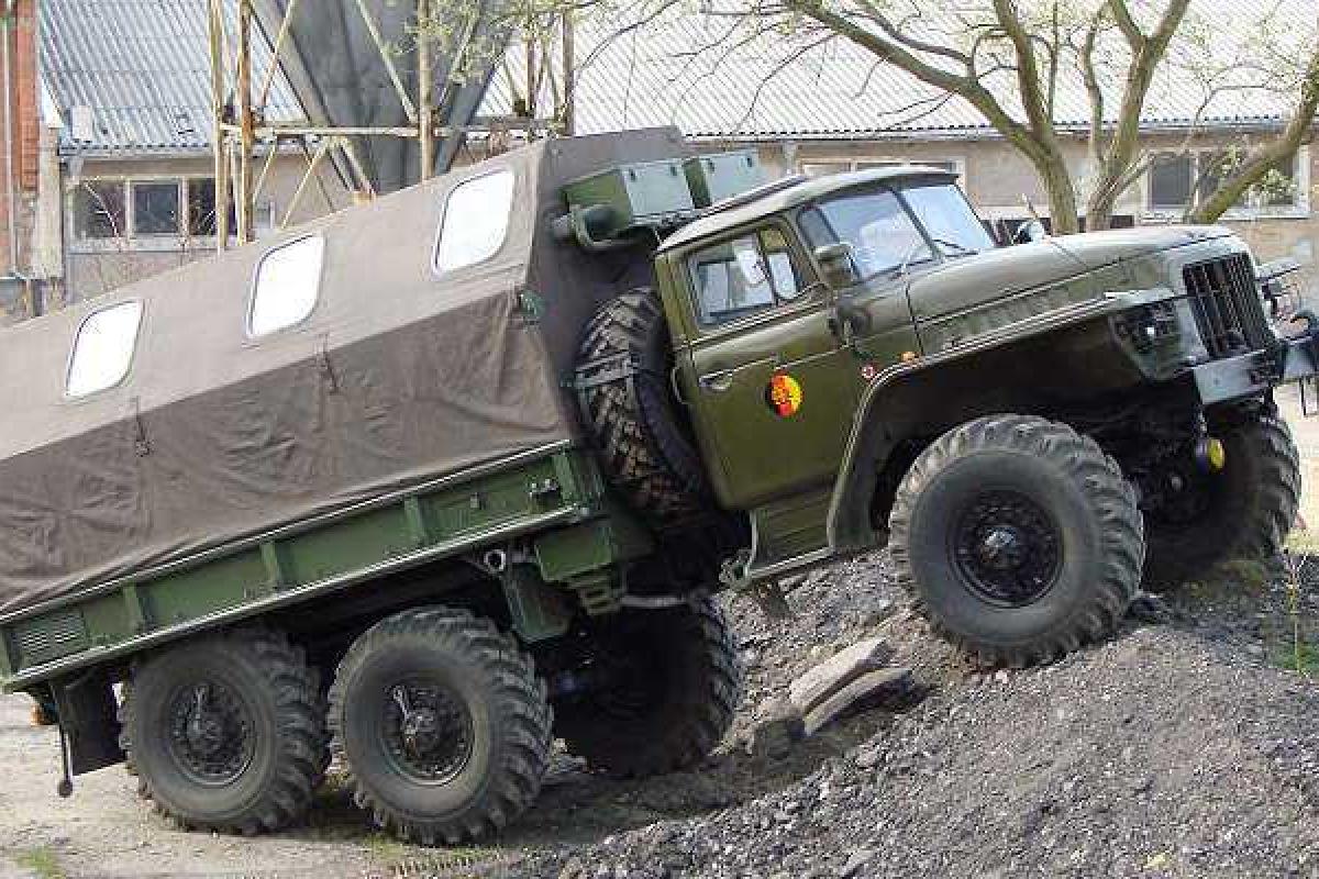 На Луганщине пьяный боевик на «Урале» сбил двух женщин и ребенка На Луганщине пьяный боевик на «Урале» сбил двух женщин и ребенка