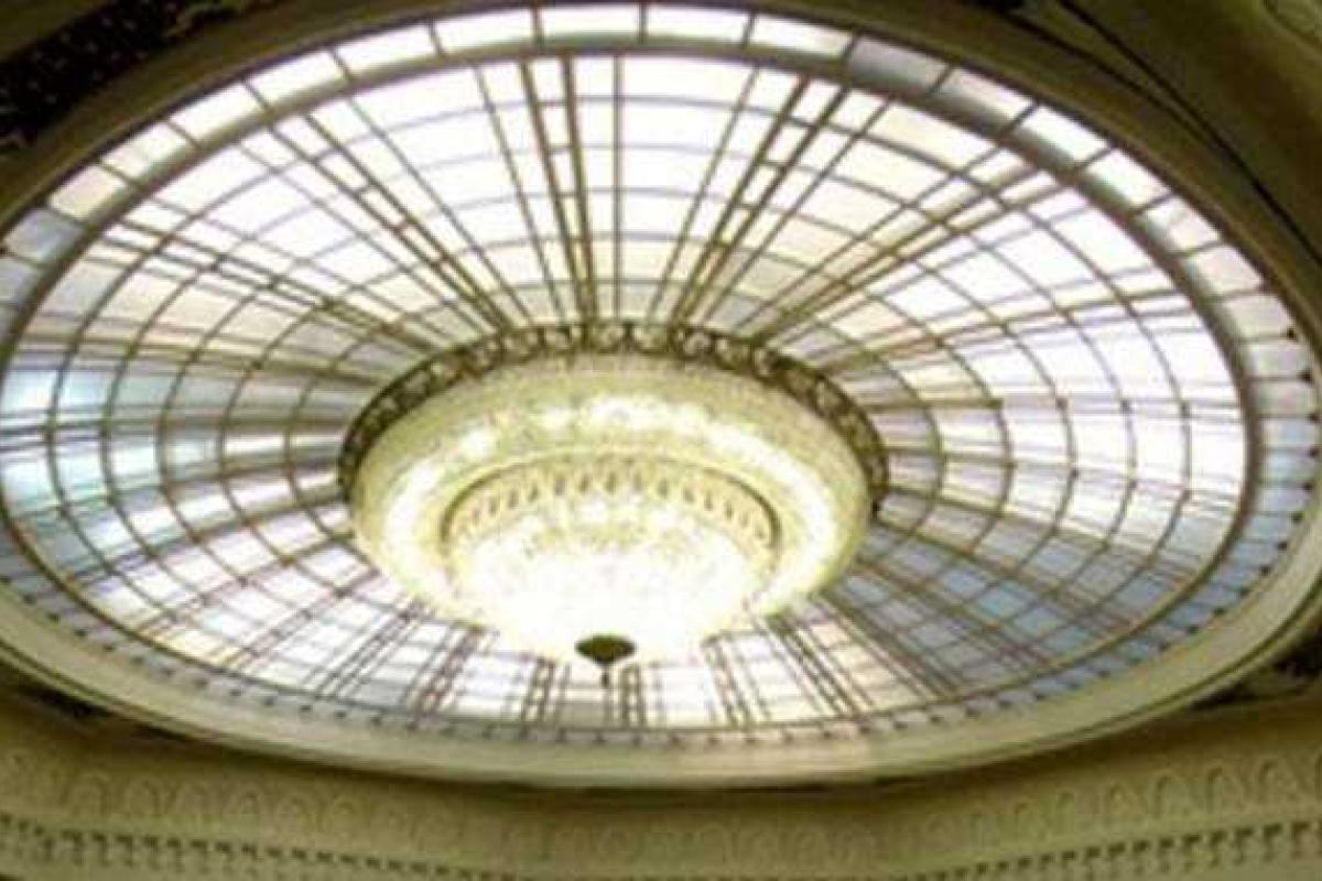 Стеклянный купол ВРУ угрожает жизни нардепов Стеклянный купол ВРУ угрожает жизни нардепов