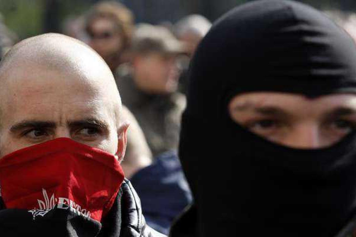 «Правый сектор» объявил бессрочную акцию протеста возле Администрации Президента «Правый сектор» объявил бессрочную акцию протеста возле Администрации Президента