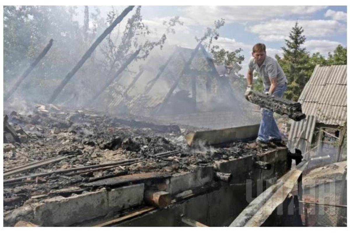 Огонь в Авдеевке: последствия ночного обстрела Огонь в Авдеевке: последствия ночного обстрела