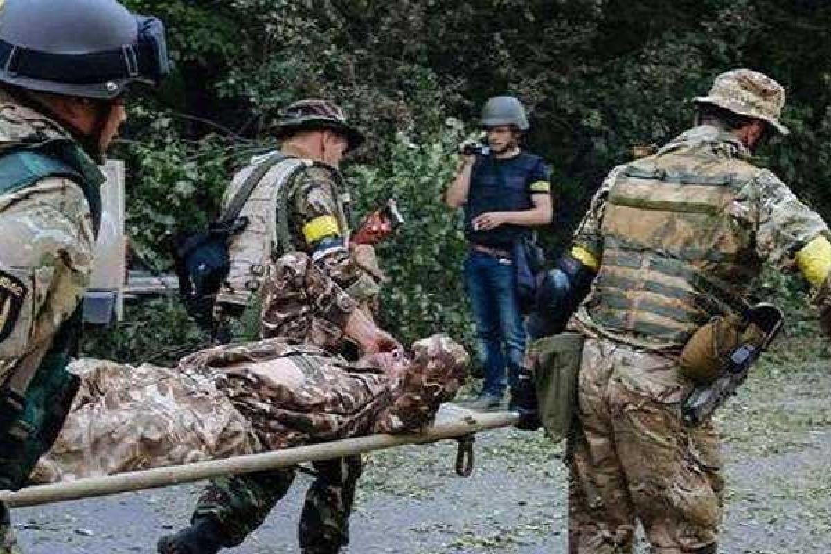 Почти 7 тысяч человек погибли за время войны в Донбассе Почти 7 тысяч человек погибли за время войны в Донбассе
