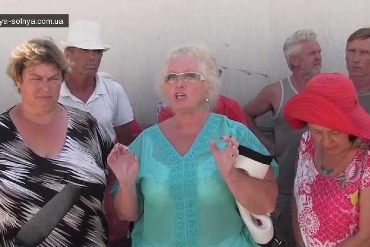 "Главу" Крыма Аксенова в Крыму едва не побили местные из-за отсутствия туристов "Главу" Крыма Аксенова в Крыму едва не побили местные из-за отсутствия туристов