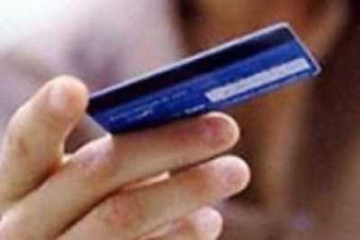 Российские туристы ездят из Крыма в порт "Кавказ", чтобы снять деньги с карточек Российские туристы ездят из Крыма в порт "Кавказ", чтобы снять деньги с карточек