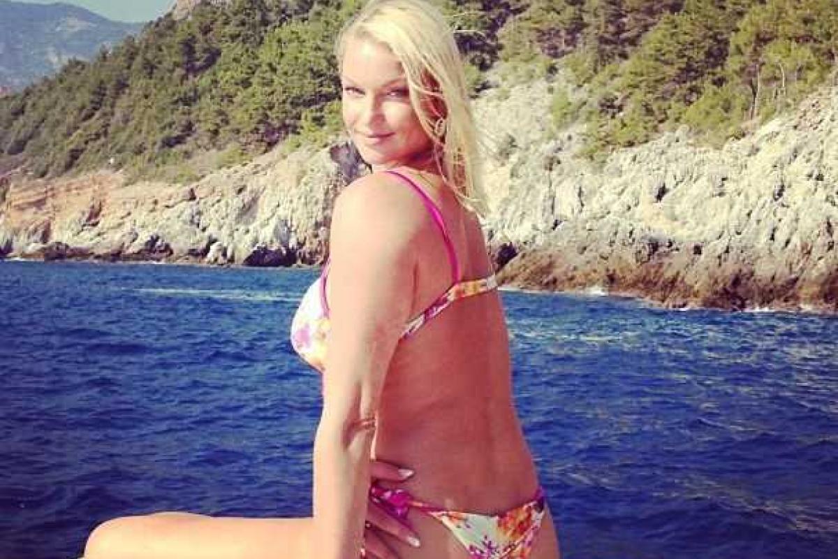 Волочкова наповал сразила своих поклонников нелепыми танцами Волочкова наповал сразила своих поклонников нелепыми танцами