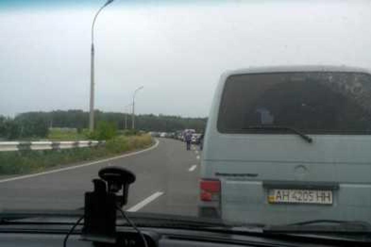 На пропускных пунктах в зоне АТО будут продавать лекарства и еду 