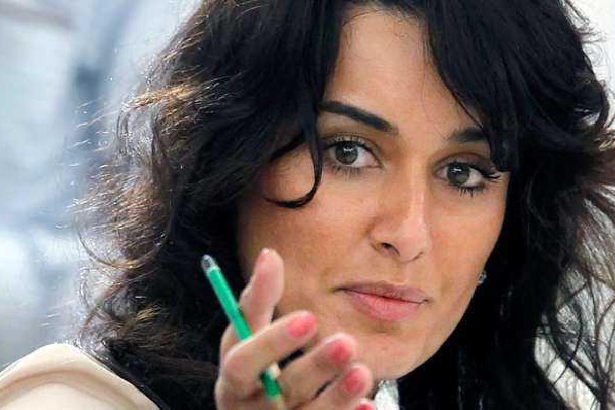 Тина Канделаки назвала рок-певицу Земфиру сумасшедшей Тина Канделаки назвала рок-певицу Земфиру сумасшедшей