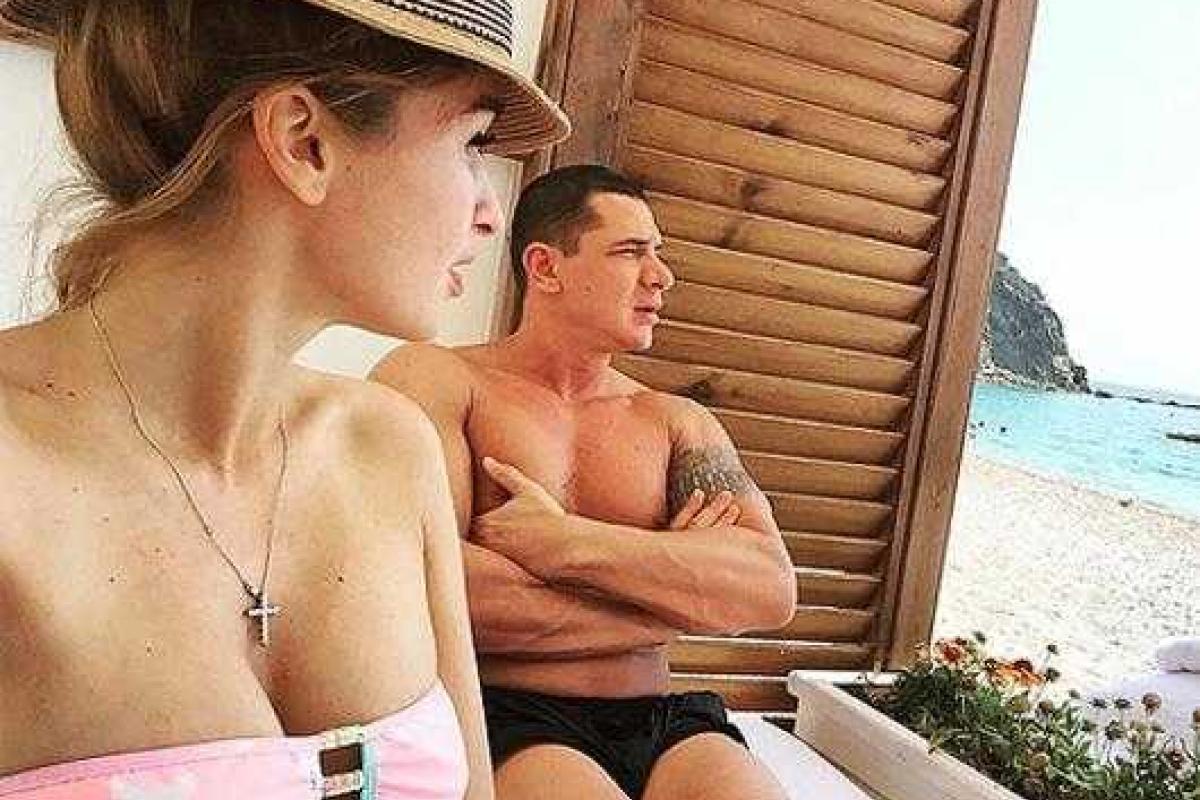 Муж Ксении Бородиной запретил ей выкладывать откровенные фотографии Муж Ксении Бородиной запретил ей выкладывать откровенные фотографии
